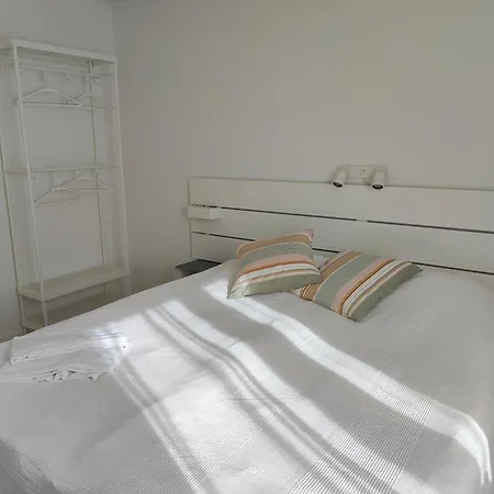 Aps Bed and Breakfast 3*