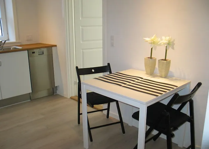 Aps לינה וארוחת בוקר 3*