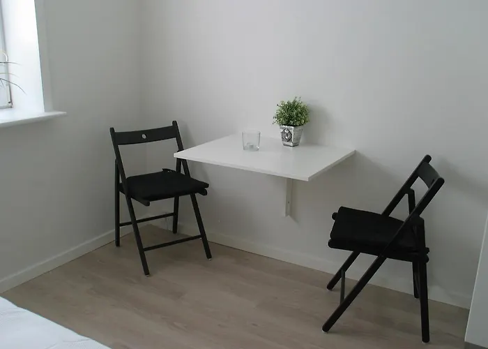 Aps לינה וארוחת בוקר 3*